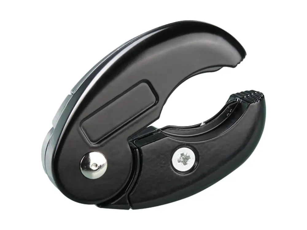 Schwarzer Rohrabschneider von TECE, geeignet für Wellenschutzrohre. Kompaktes, ergonomisches Design mit öffentlichem Mechanismus zur einfachen Handhabung.